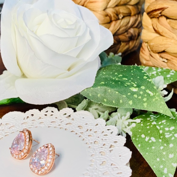 Brilliant Sparkling Crystal Halo Tear Drop Stud Earrings. Rose Gold plated. - Picture 4 of 12